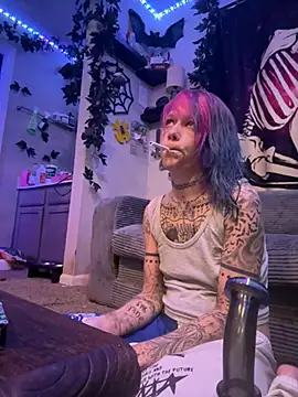 Snapshot of trashbrat chatting on July 13, 2026, 7:33 am trashbrat online show from July 13, 2026, 7:33 am