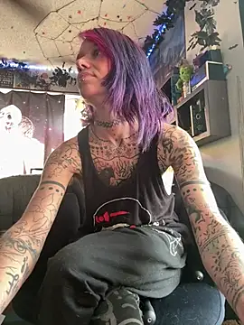 Snapshot of trashbrat chatting on July 16, 2026, 2:01 pm trashbrat online show from July 16, 2026, 2:01 pm