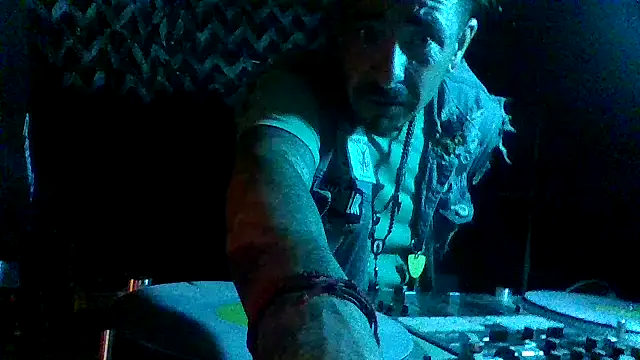 justthetip4209 online show from June 14, 2026, 5:09 am
