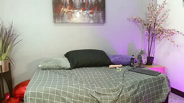 Charlot Vega  online show from February 21, 2025, 10:39 am