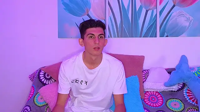 Ana and Leo online show from December 21, 2025, 2:35 pm