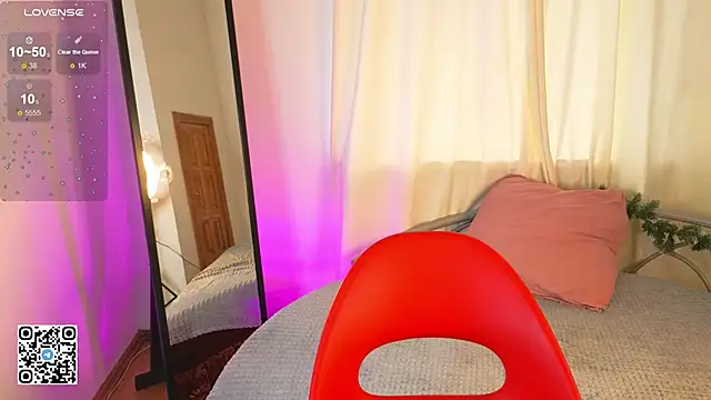 mon lola online show from January 18, 2025, 9:24 am