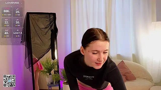 mon lola online show from February 10, 2025, 6:31 am