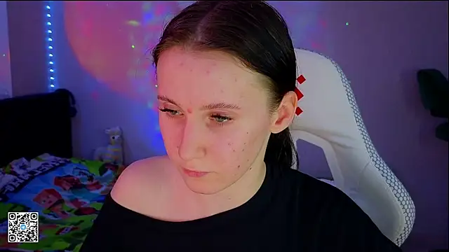 mon lola online show from March 13, 2025, 5:50 pm