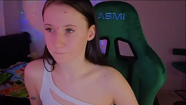 mon lola online show from March 16, 2025, 2:22 pm