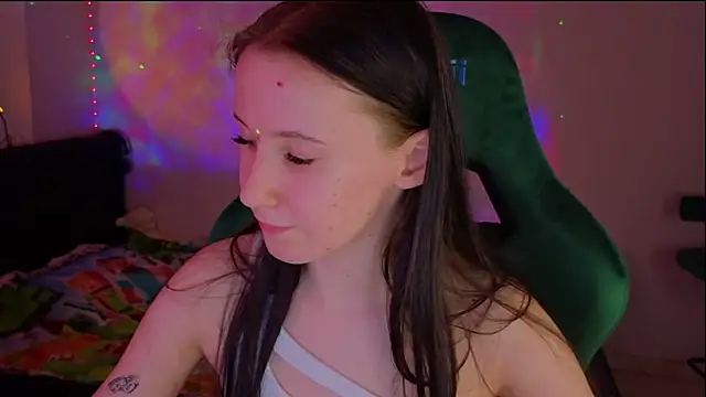 mon lola online show from March 16, 2025, 5:28 pm