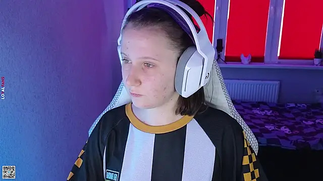 mon lola online show from October 15, 2025, 11:21 am