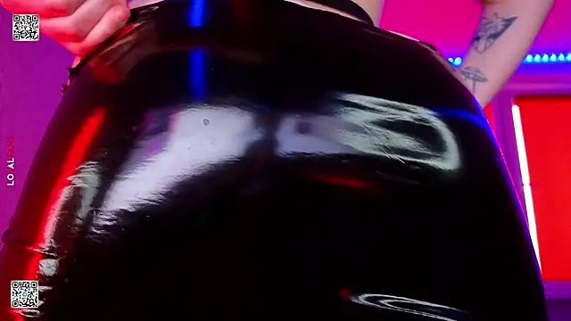 mon lola online show from April 8, 2026, 11:43 am