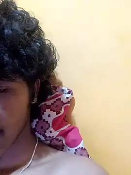 CosmicEmuu online show from January 28, 2025, 1:38 pm