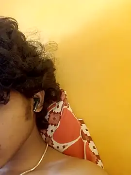 CosmicEmuu online show from February 14, 2025, 10:07 am