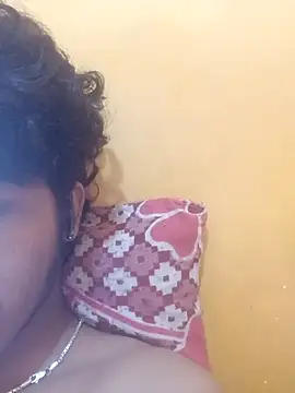 CosmicEmuu online show from October 6, 2025, 6:33 am