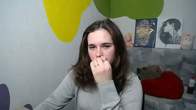 mini girly online show from January 8, 2025, 2:35 pm