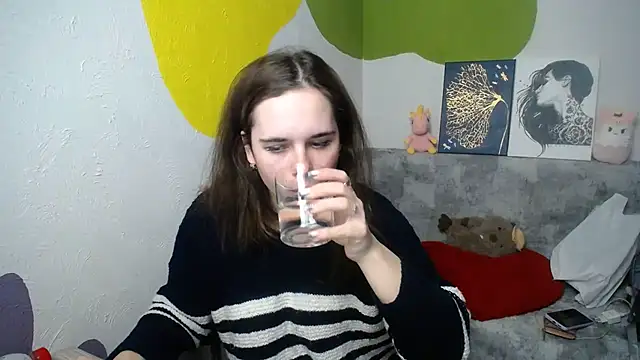 mini girly online show from January 8, 2025, 5:59 pm