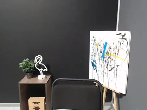 mini girly online show from January 14, 2025, 1:38 pm