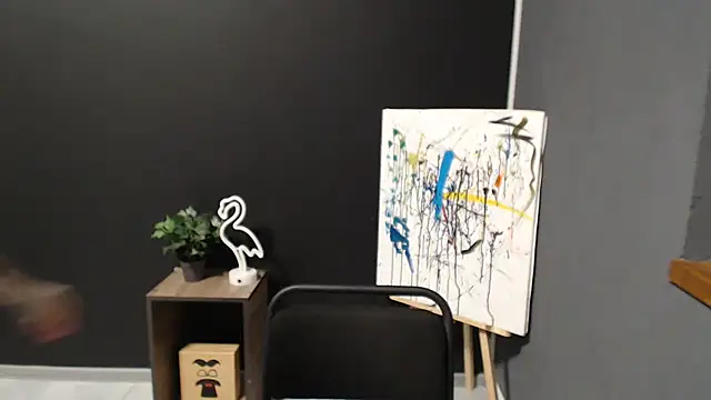 mini girly online show from January 24, 2025, 3:24 pm