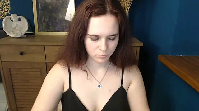 mini girly online show from January 31, 2025, 1:34 pm