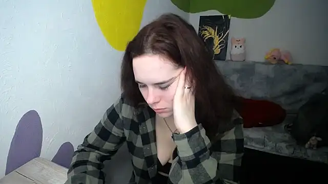 mini girly online show from February 1, 2025, 7:05 am