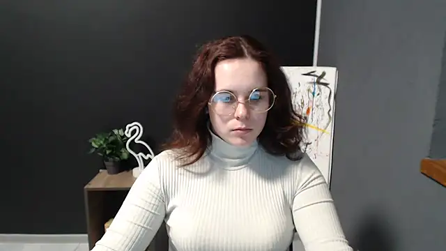 mini girly online show from February 3, 2025, 1:40 pm