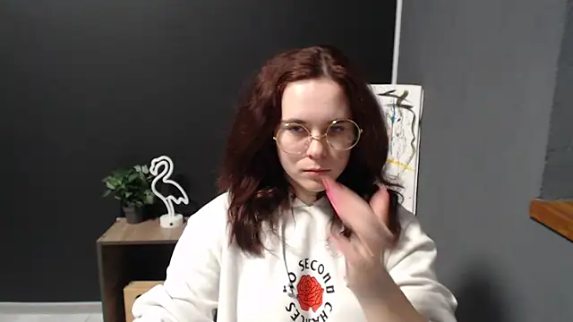 mini girly online show from February 4, 2025, 1:16 pm