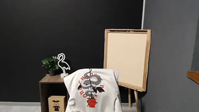 mini girly online show from February 7, 2025, 4:35 pm