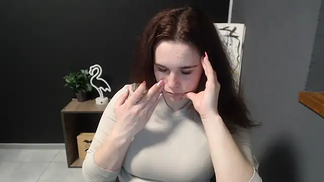 mini girly online show from February 10, 2025, 4:14 pm