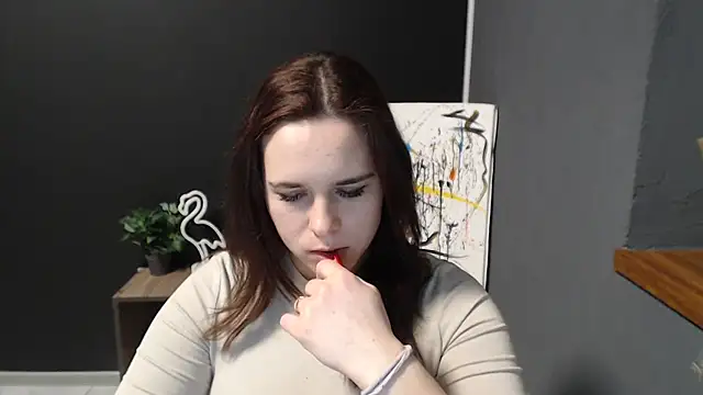 mini girly online show from February 13, 2025, 4:39 pm