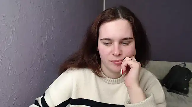 mini girly online show from February 25, 2025, 12:13 pm