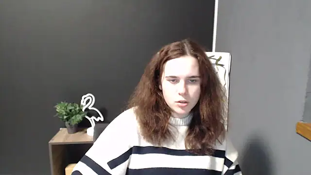 mini girly online show from February 25, 2025, 3:38 pm