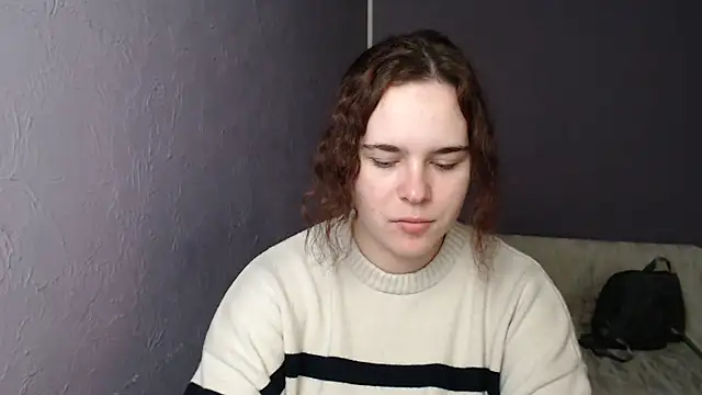 mini girly online show from February 26, 2025, 1:52 pm