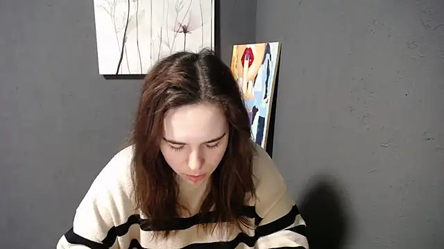 mini girly online show from March 20, 2025, 7:25 am