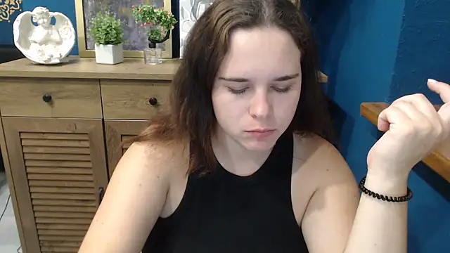 mini girly online show from September 19, 2025, 7:32 am