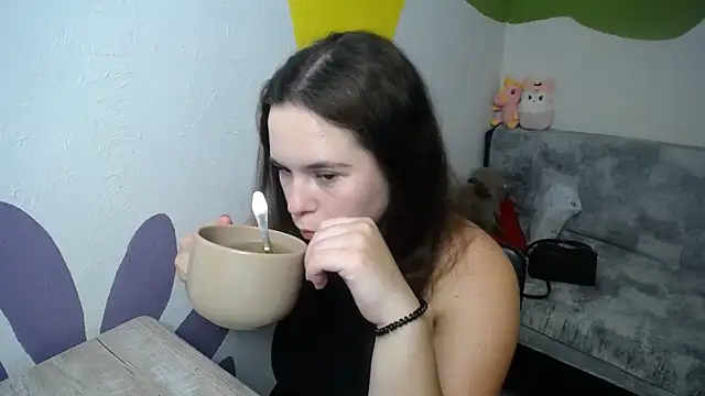 mini girly online show from September 22, 2025, 12:18 pm