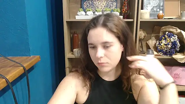 mini girly online show from September 24, 2025, 1:25 pm