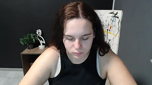 mini girly online show from October 30, 2025, 2:29 pm