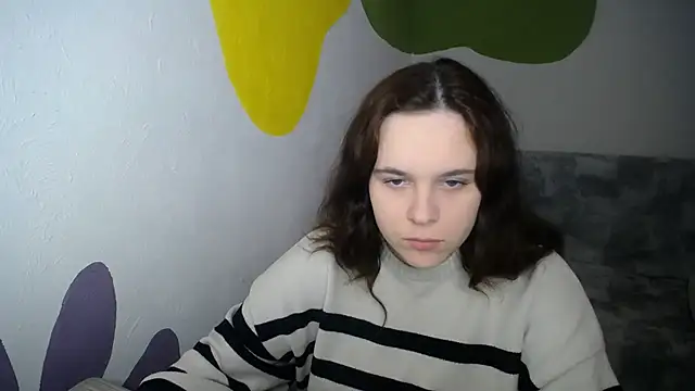 mini girly online show from December 4, 2025, 1:09 pm