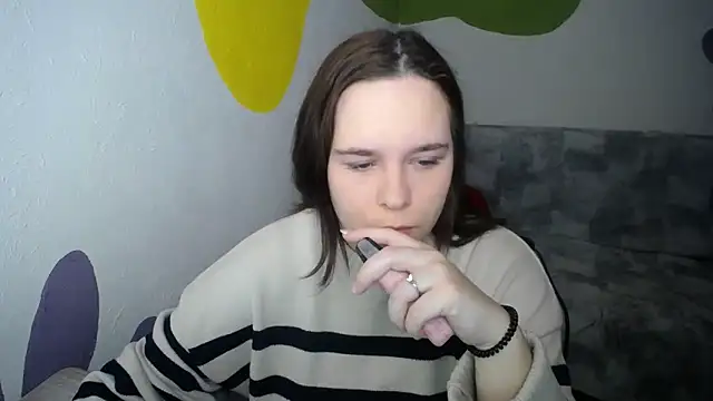 mini girly online show from December 5, 2025, 1:31 pm