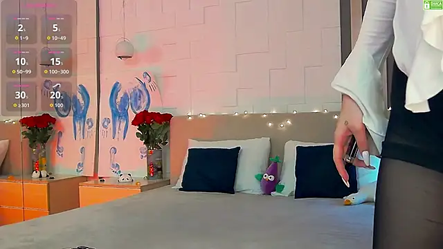 Emma plux online show from September 17, 2025, 8:05 am