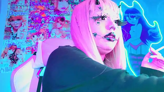 LaytonBox online show from March 10, 2025, 8:26 am