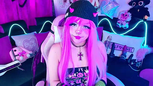 LaytonBox online show from September 14, 2025, 1:32 pm