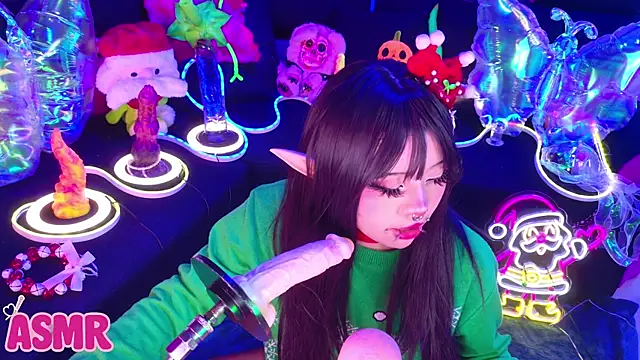 LaytonBox online show from December 19, 2025, 3:19 pm