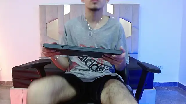 Axel tay online show from February 4, 2025, 3:22 am