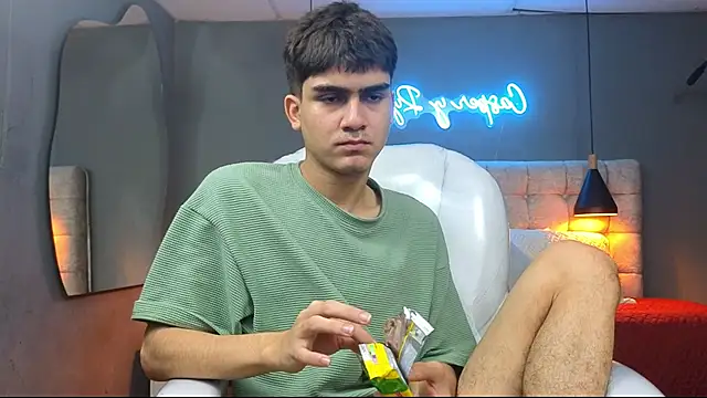 Tommy18   online show from February 25, 2025, 8:36 am