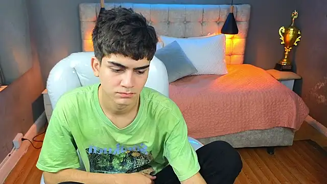 Tommy18   online show from March 12, 2025, 7:13 am