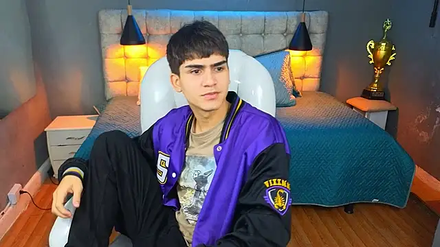 Tommy18   online show from March 16, 2025, 6:42 am