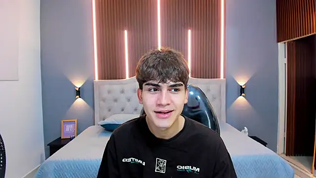 Tommy18   online show from September 19, 2025, 3:30 am