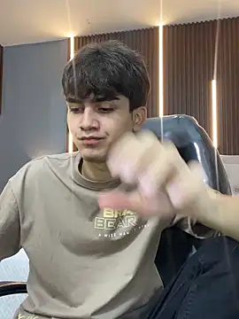 Tommy18   online show from September 27, 2025, 3:33 am