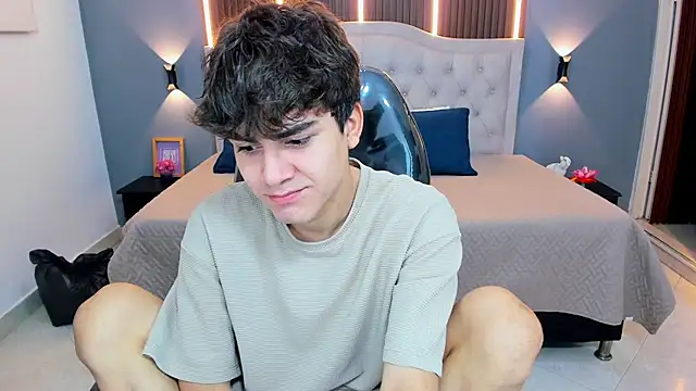 Tommy18   online show from April 7, 2026, 3:29 am