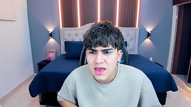 Tommy18   online show from April 21, 2026, 3:35 am