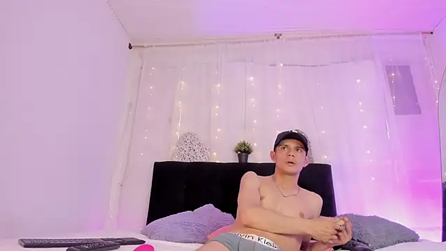 Bonny and carrot online show from October 22, 2025, 7:13 pm