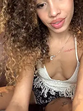 Snapshot of __KAMI__ chatting on February 12, 2025, 9:11 pm KAMI online show from February 12, 2025, 9:11 pm